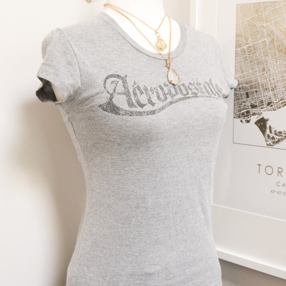Grey Goth Calligraphy Baby Tee 🦇 AEROPOSTALE - Picture 2 of 6